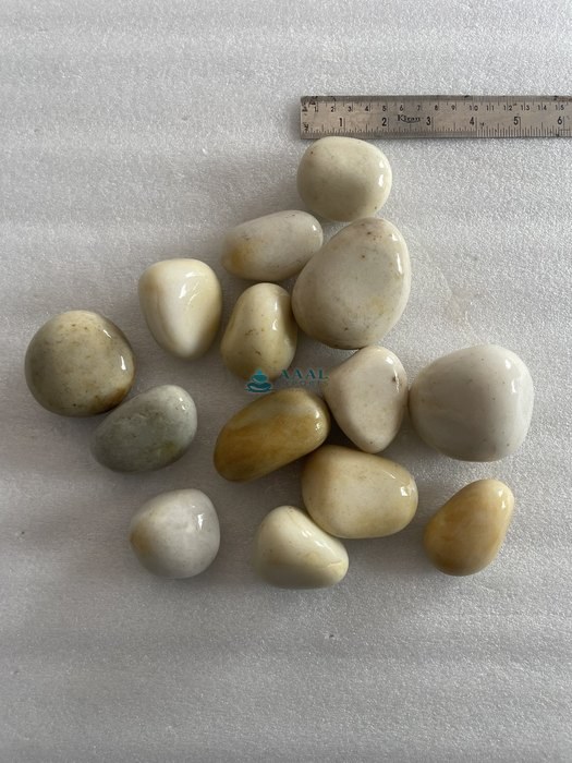 Off White River Pebble – Polished (5-8 cm)